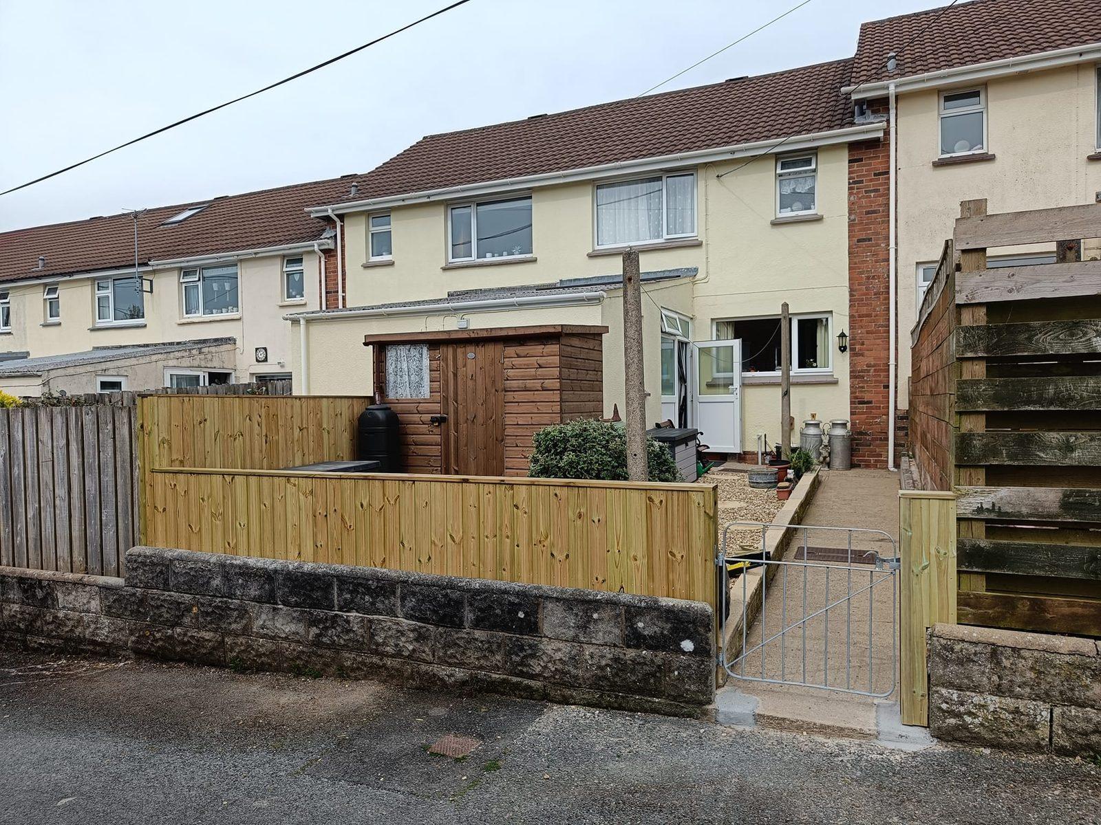 New timber fencing, gate and rendered shed to a house frontage
